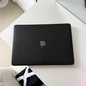 Like New Apple MacBook Air silver. Was my daughter’s college laptop! Bought New!